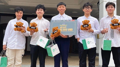 In memory of his grandmother, a male student won first prize in an artificial intelligence competition.