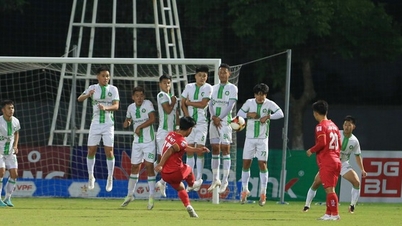 ការទាត់បាល់ហ្វ្រីឃីកដ៏ស្រស់ស្អាតដូច Messi ដែលជាកីឡាករល្អបំផុតនៃការប្រកួត U.21 ភ្លឺ