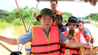 Minister of Natural Resources and Environment Do Duc Duy directs disaster recovery work in Tran Yen district.