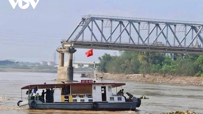 Chi 9,13 tỷ đồng trục vớt cầu Phong Châu bị sập xuống sông Hồng