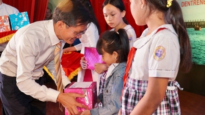 Chương trình “Cùng ngư dân thắp sáng đèn trên biển” của Pháp luật TP.HCM đến với ngư dân Ninh Thuận