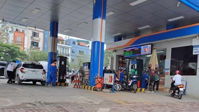 Biến động trái chiều đầu phiên