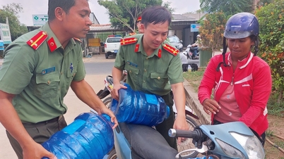 បញ្ជូន​ទឹក​៤.០០០​ធុង​ទៅ​ឱ្យ​ប្រជាពលរដ្ឋ​ដែល​រង​ផល​ប៉ះពាល់​ដោយសារ​ទឹកប្រៃ