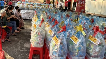 'Tết nhân ái xuân Giáp Thìn 2024' và 'Chợ tết 0 đồng' đến với người dân Cần Thơ
