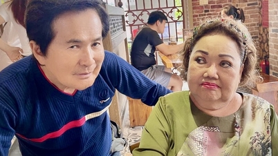វិចិត្រករប្រជាជន Ngoc Giau បង្ហាញរូបថតថ្ងៃបុណ្យណូអែលរបស់នាងជាមួយតារាចម្រៀងល្បីឈ្មោះ Hoai Thanh