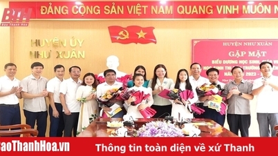 ជួបសំណេះសំណាល និងសរសើរដល់សិស្សានុសិស្ស និងលោកគ្រូ អ្នកគ្រូ ដែលសិស្សប្រឡងជាប់វិទ្យាល័យ ឡាំសុង សម្រាប់អំណោយ