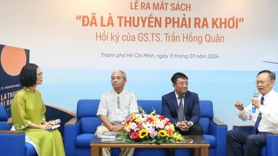 ពិធី​សម្ពោធ​កម្រង​អនុស្សាវរីយ៍ «​ទូក​មួយ​ត្រូវ​បើក​ទូក​» ដោយ​លោក​សាស្ត្រាចារ្យ​បណ្ឌិត ត្រឹន ហុង​ក្វាន់