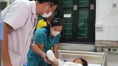 Điện thoại phát nổ khi đang sạc khiến cho người phụ nữ bị mù mắt, cụt tay