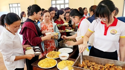 អាហារ​ក្តៅ​សម្រាប់​ជួយ​សិស្ស​ថ្មី​ដែល​មាន​ស្ថានភាព​លំបាក​ក្នុង​ថ្ងៃ​ចូល​រៀន​ដំបូង