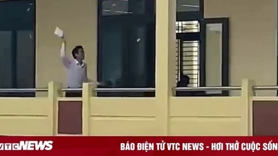 Thầy giáo vui mừng chạy đứt dép đến báo tin học sinh đoạt giải