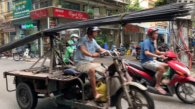 រថយន្ត​ដឹក​ដែក និង​ដែក​កួច​ពេញ​ផ្លូវ​