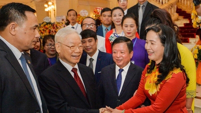 Trao tặng Huân chương Sao vàng cho Tổng Bí thư Nguyễn Phú Trọng