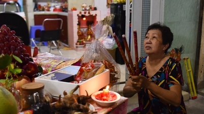 Moon worship ceremony of Chinese people in Ho Chi Minh City