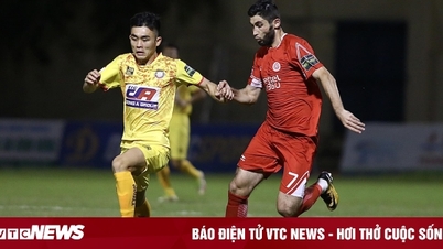 Từng bị HLV Petrovic chê, nay cạnh tranh với Văn Hậu