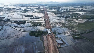 អ្នកម៉ៅការត្រៀមរុះរើផ្លូវសាធារណៈពេលទឹកជំនន់មកដល់