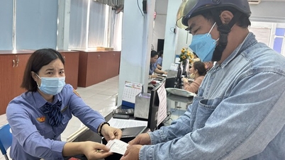 មនុស្សមកស្ថានីយ៍ Saigon ចាប់ពីម៉ោង 3 ទៀបភ្លឺ ដើម្បីទិញសំបុត្ររថភ្លើងសម្រាប់ Tet