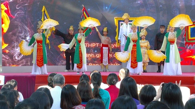 រៀនប្រវត្តិសាស្ត្រតាមរបៀបខុសគ្នាខ្លាំង