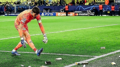 អ្នកគាំទ្រ Dortmund បោះមាសក្លែងក្លាយទៅលើទីលានក្នុង Champions League