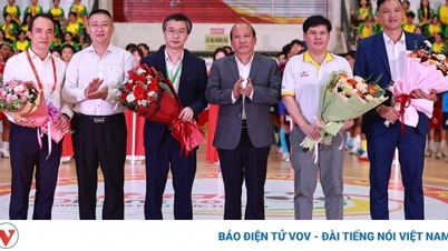 ពិធីបើកការប្រកួត Futsal HDBank របស់និស្សិតហាណូយឆ្នាំ 2024