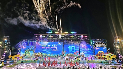 Thousands of people attend the opening ceremony of the 10th Da Lat Flower Festival