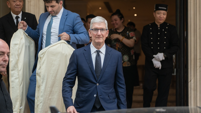 Tim Cook ends 2 working days in Hanoi, boards plane to leave Vietnam