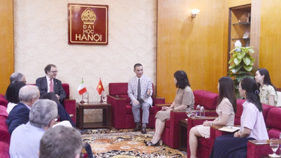 Principal Nguyen Van Trao received and worked with the Principal of Tuscia University