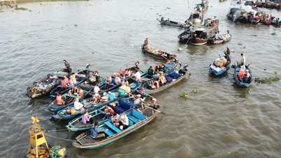 ទីផ្សារអណ្តែតទឹក 'ក្លែងក្លាយ' នៅប្រទេសថៃមានភាពទាក់ទាញ ប៉ុន្តែទីផ្សារអណ្តែតទឹកពិតប្រាកដនៅ Cai Rang មិនពេញចិត្តអតិថិជននោះទេ។