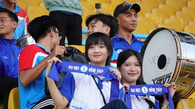 ការ​សម្តែង​ការ​អបអរ​របស់​ក្រុម​ក្រៅ​ដី​ទាំង​ពីរ