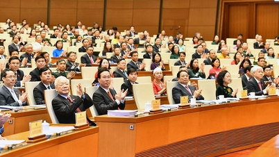 사회경제 발전을 위한 10대 과제와 해결책을 단호하고 동시적으로 이행하는 데 주력