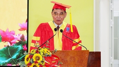트라빈에서 73세의 새로운 박사 학위에 대한 감동적인 공유