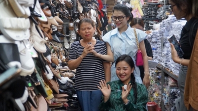 Tiểu thương chợ truyền thống Đà Nẵng loay hoay livestream bán hàng