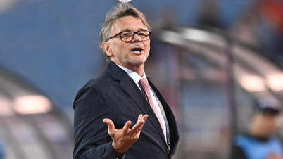 Coach Troussier: "Vietnam team must win beautifully against Indonesia"