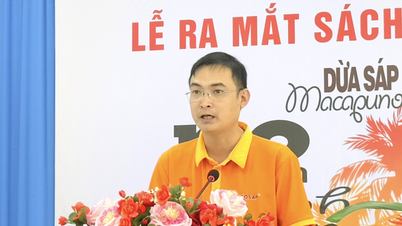 A Tra Vinh enterprise launches a book about wax coconut, a famous specialty fruit of Vietnam and the world.