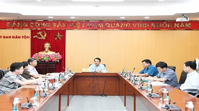 Bộ trưởng, Chủ nhiệm Hầu A Lềnh chủ trì giao ban Lãnh đạo Ủy ban tuần 34 năm 2024