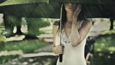 雨が降るとなぜ人は悲しい気持ちになるのでしょうか？