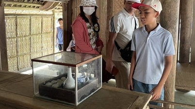 ផ្លាស់ប្តូរដោយវត្ថុអនុស្សាវរីយ៍ដែលទាក់ទងនឹងកុមារភាពរបស់ពូហូ