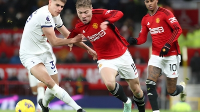 Man Utd tuột chiến thắng dù 2 lần dẫn trước Tottenham