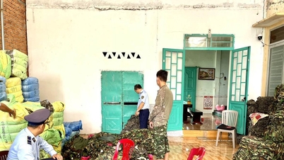 Seized thousands of camouflage clothes of unknown origin