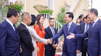 មាតុភូមិប្រៀបដូចជាម្តាយ តែងតែមើលថែ និងសប្បាយរីករាយនៅពេលដែលកូនៗរបស់គាត់ជោគជ័យ។