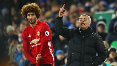 Mourinho អបអរសាទរ Fellaini ចំពោះការចូលនិវត្តន៍របស់គាត់។