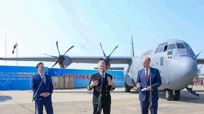 US participates on unprecedented scale at international defense exhibition