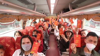 'Chuyến xe 0 đồng' đưa công nhân ngành than về quê ăn Tết Nguyên đán