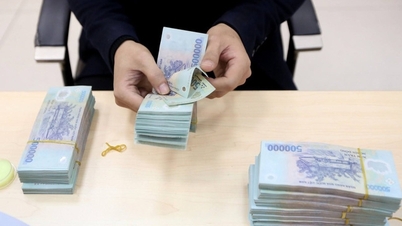 Lãi suất xuống đáy 2,8%/năm, người giàu vẫn được hưởng ưu đãi tới 11%/năm