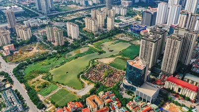 Đất Hà Nội sốt nóng, cổ phiếu địa ốc tăng tưng bừng trên sàn chứng khoán