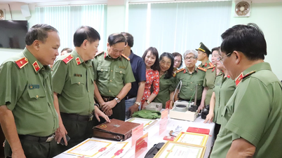 [រូបថត] ទទួលស្វាគមន៍វត្ថុបុរាណរបស់យុទ្ធជនពលីដែលបានស្លាប់ក្នុងការវាយប្រហារភេរវកម្មនៅស្រុក Cu Kuin