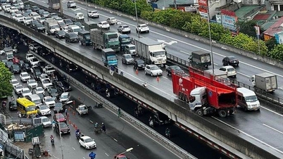 Đường Vành đai 3 đã thông sau sự cố xe container đâm vỡ lan can