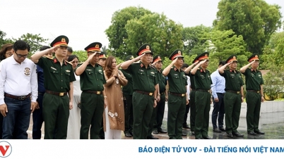 BTC cuộc đua “Về Điện Biên Phủ" dâng hương tưởng niệm Chủ tịch Hồ Chí Minh
