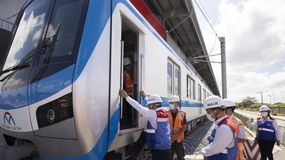 Thẻ vé tuyến metro số 1 in hình những biểu tượng kiến trúc nào của TP.HCM?