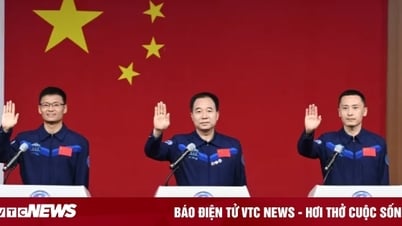Trung Quốc đưa phi hành gia dân sự đầu tiên vào vũ trụ