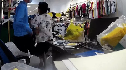 The subject pointed a knife and said "I'm a robber" and ran away when he heard shouting.